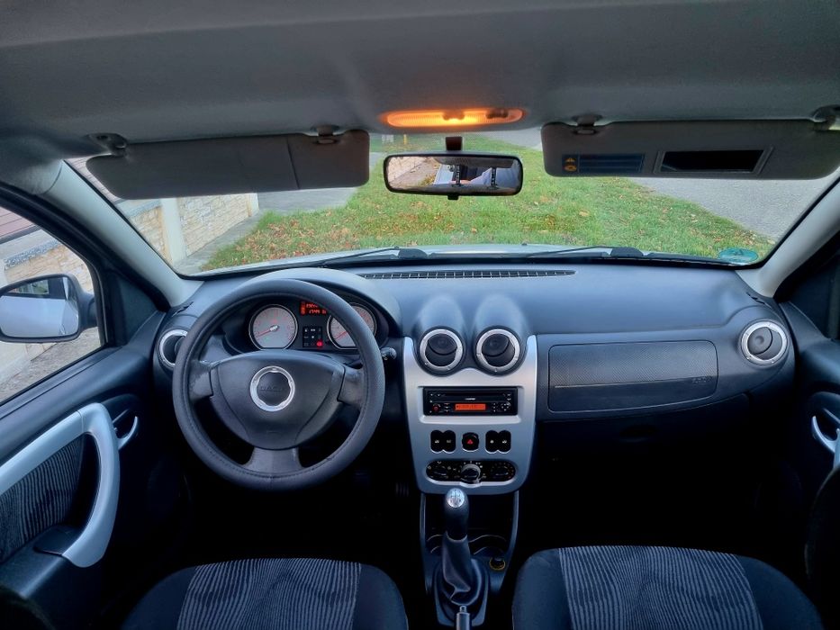 VW Dacia Sandero 1.6 i / 2010 / Clima  / 2700 €