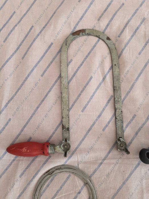 Ручной лобзик  .