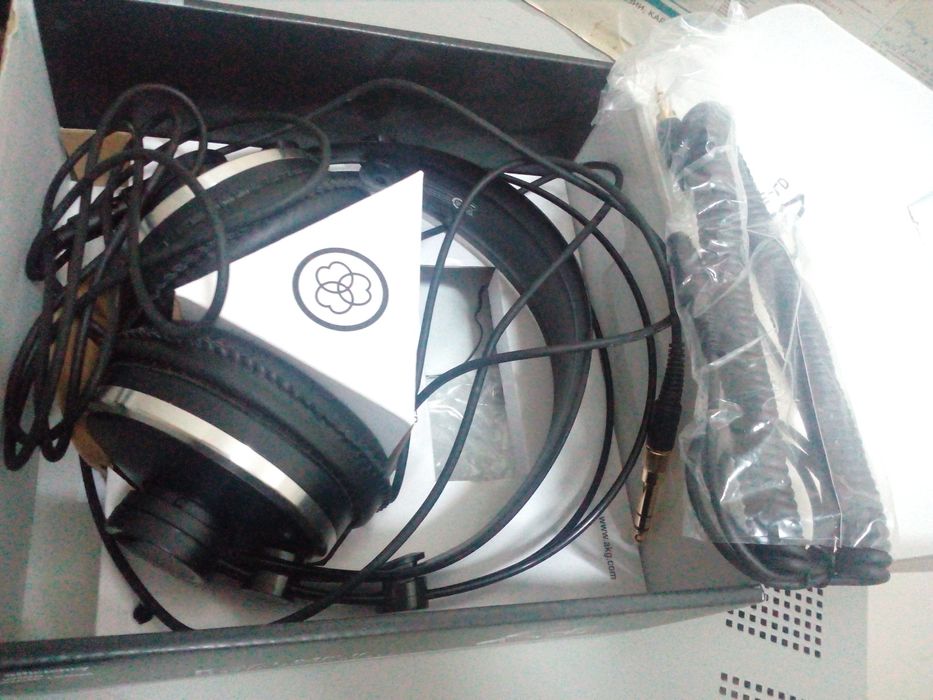 Профессионалний студийний наушники фирмы АКГ