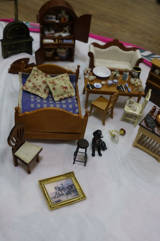 Accesorii si mobilier in miniatura pentru papusi