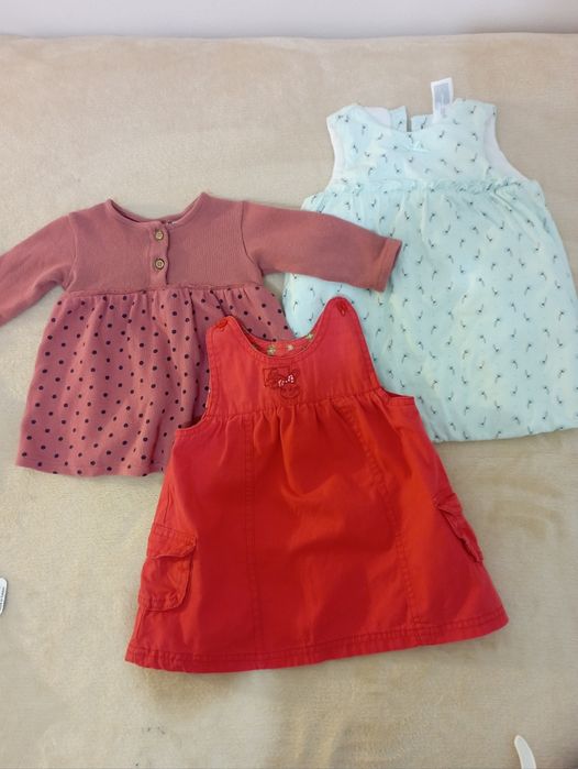 Lot haine fetiță mărimea 62-68 (3-6 luni), 36 piese