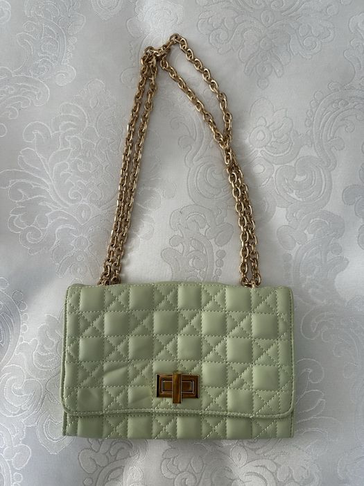 Чисто нови и използвани чанти