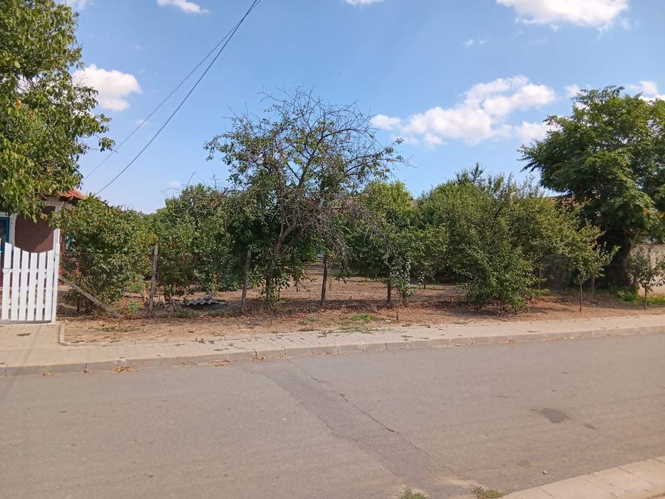 Teren + casa batraneasca