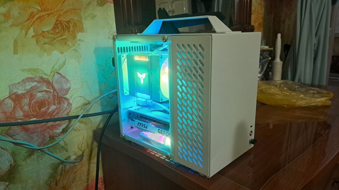 Продаю игровой ПК. Размер mini-itx.