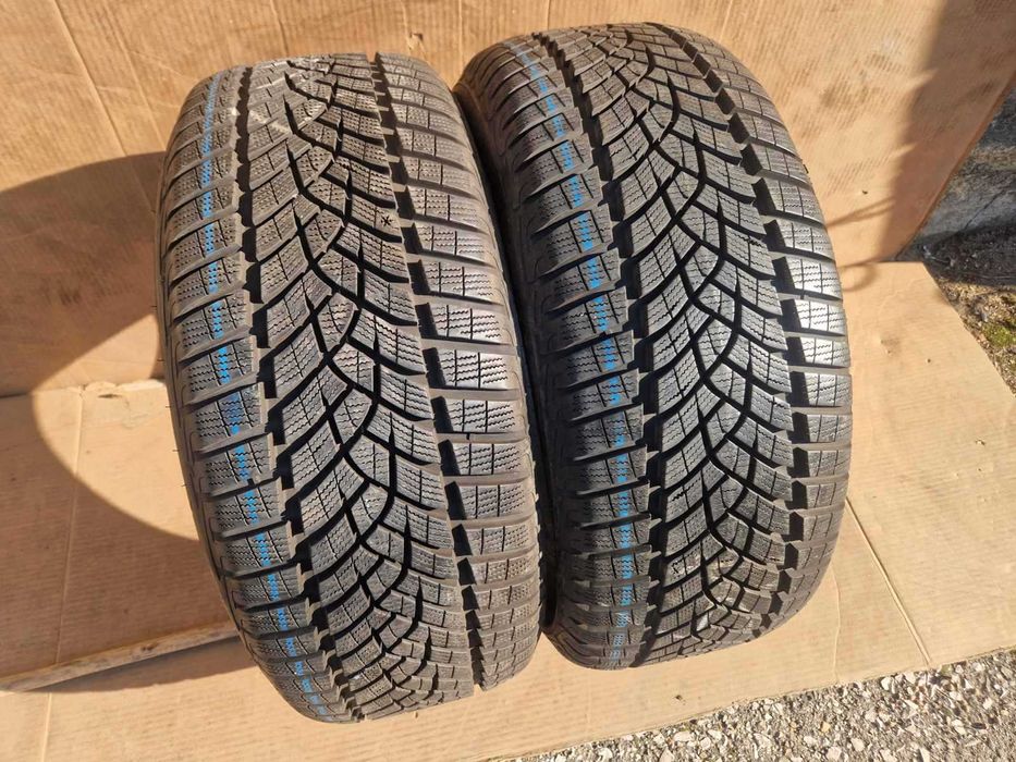2 Goodyear R17 235/50
Зимни гуми 
DOT4319
