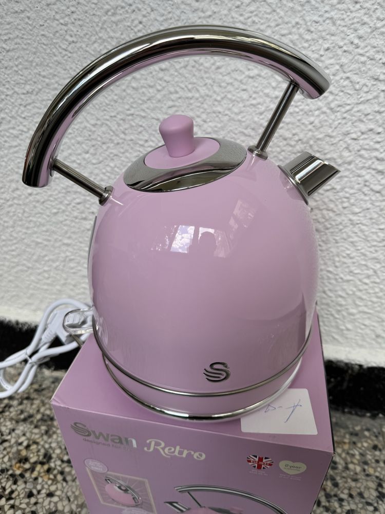 Електрическа Кана, Swan SK14630PNEU, 1.8л, 3000W, Ретро Дизайн, Розова