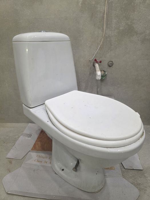 Унитаз хороший рабочий без трещин