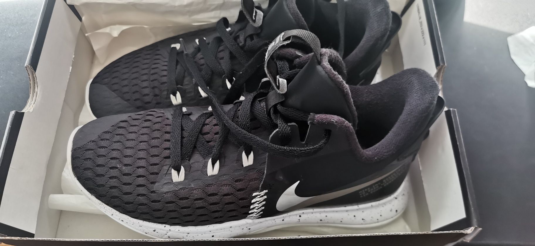 Nike LeBron Witness 5 CQ9380-001 номер 42.5
Номер 42.5