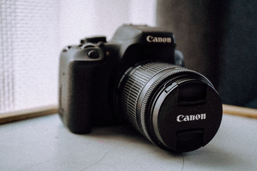 Продавам Canon EOS 750D + обектив EF-S 18-55