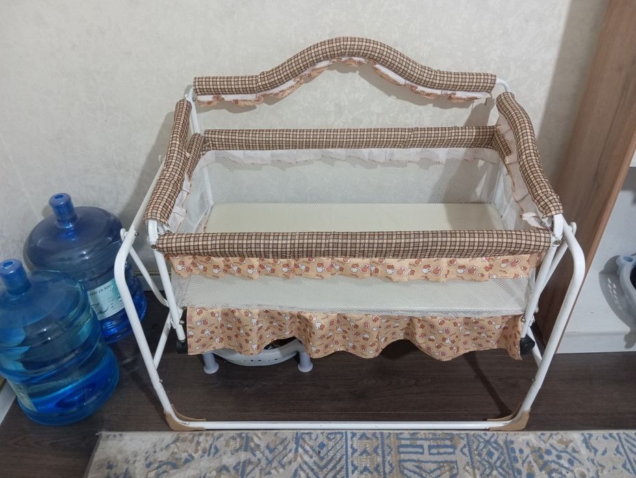 Detskiy krovat tepasida soyabonchasi ham bor