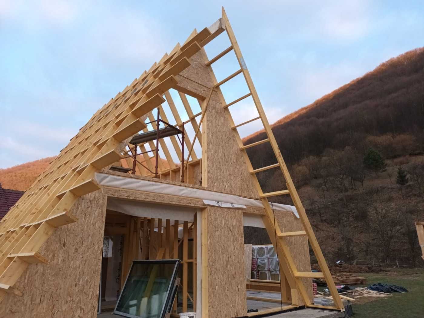 Cabana din lemn stil A Frame si casa din structura de lemn de vanzare