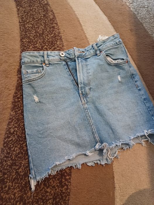 Дънкова пола на Bershka размер 36