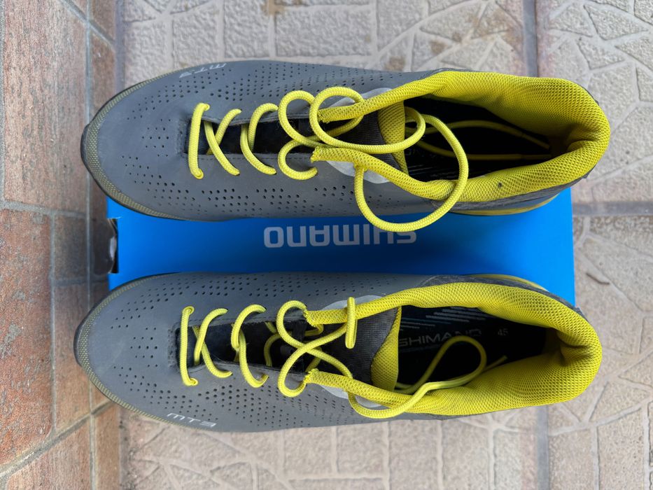 Обувки Shimano за планинксо колоездене.
