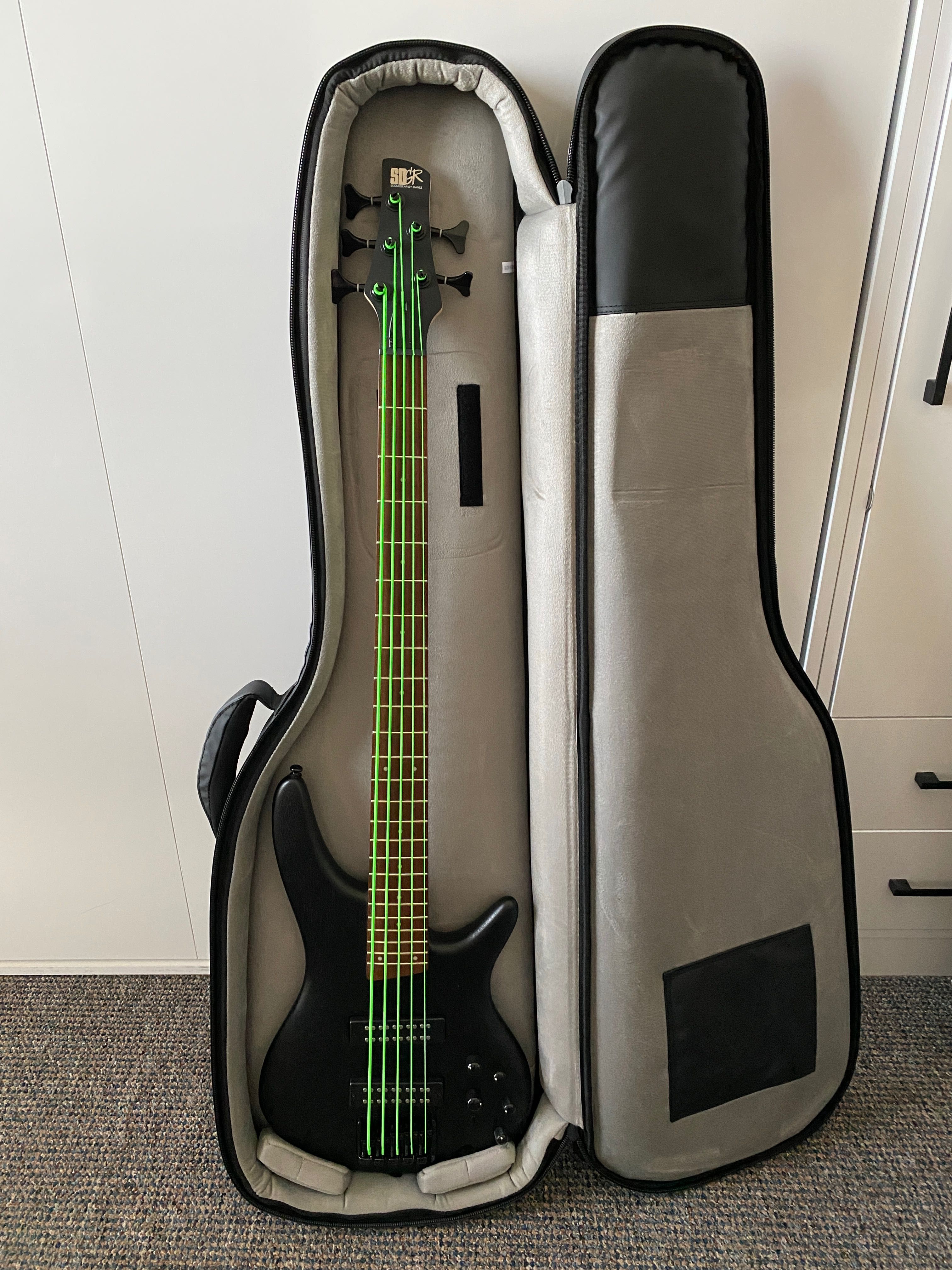 Бас китара Ibanez SR305EB (Комплект: калъф, струни)