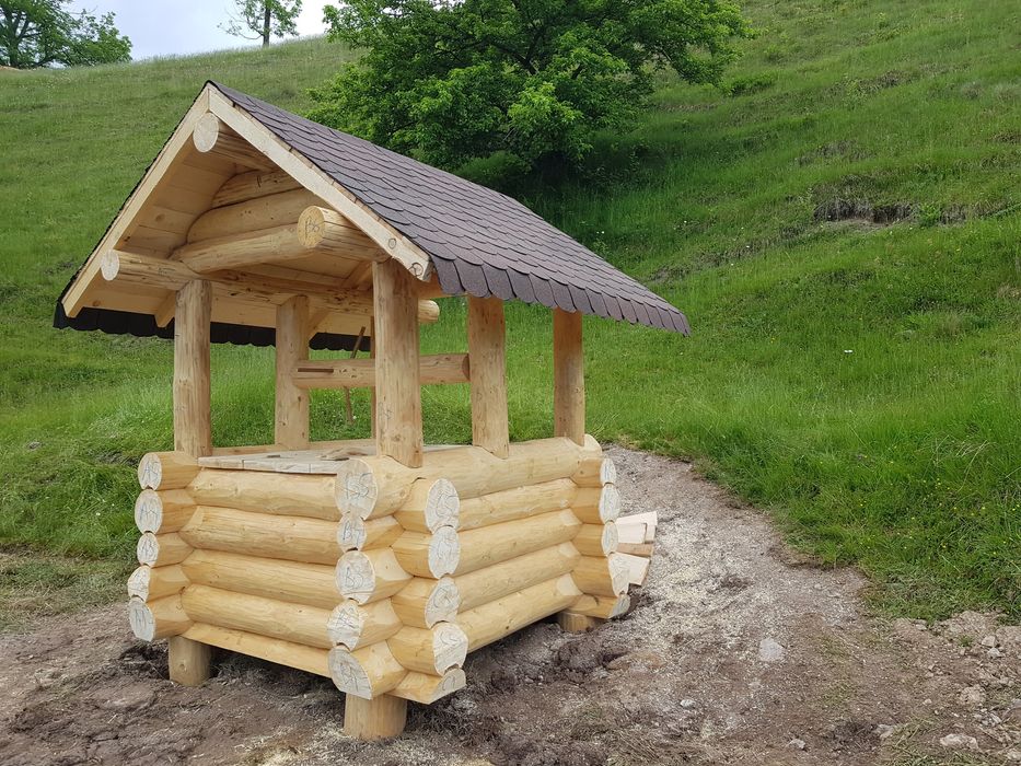 Fântâna din lemn rotund