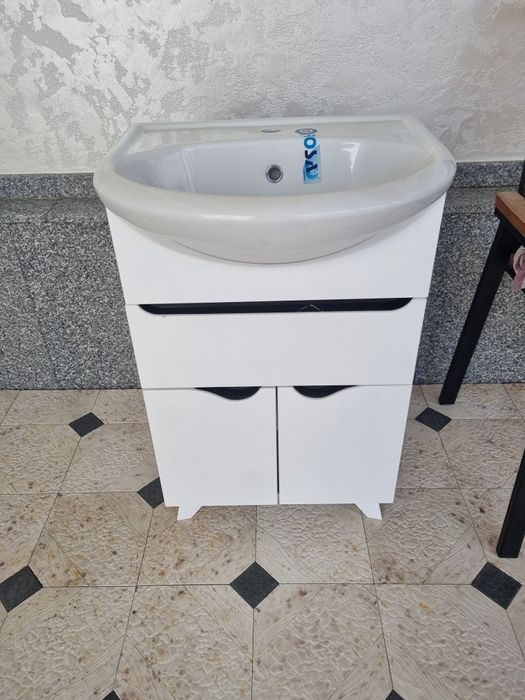 Умывальник с тумбой