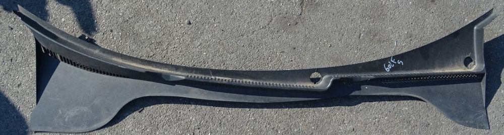 Grila sub parbiz Volkswagen Golf 5 volan pe stanga