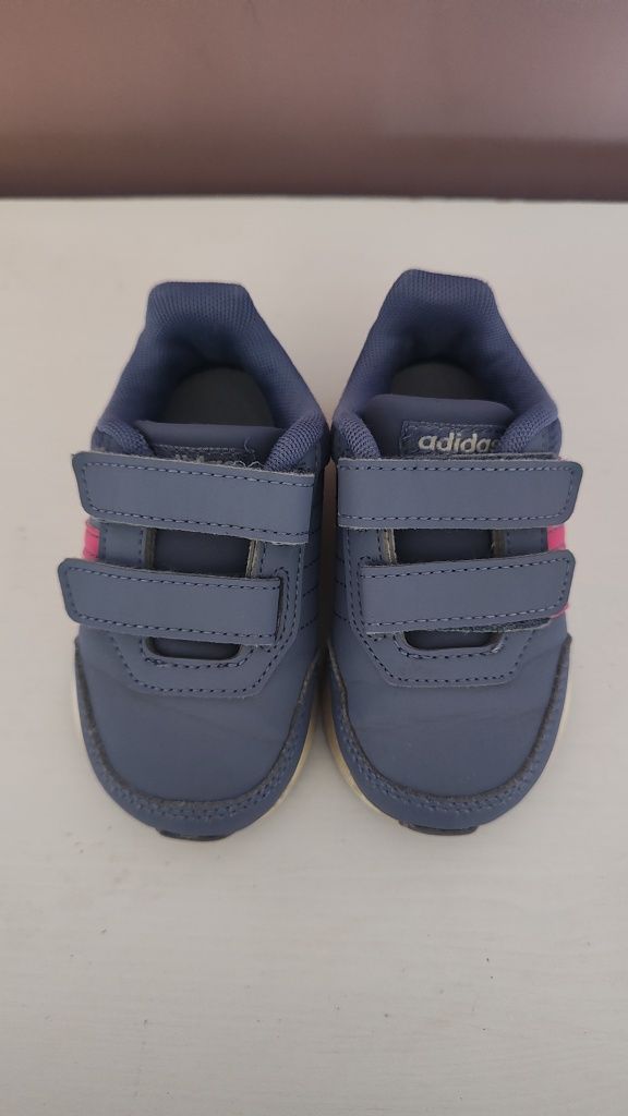 Маратонки Adidas 21 номер за момиче