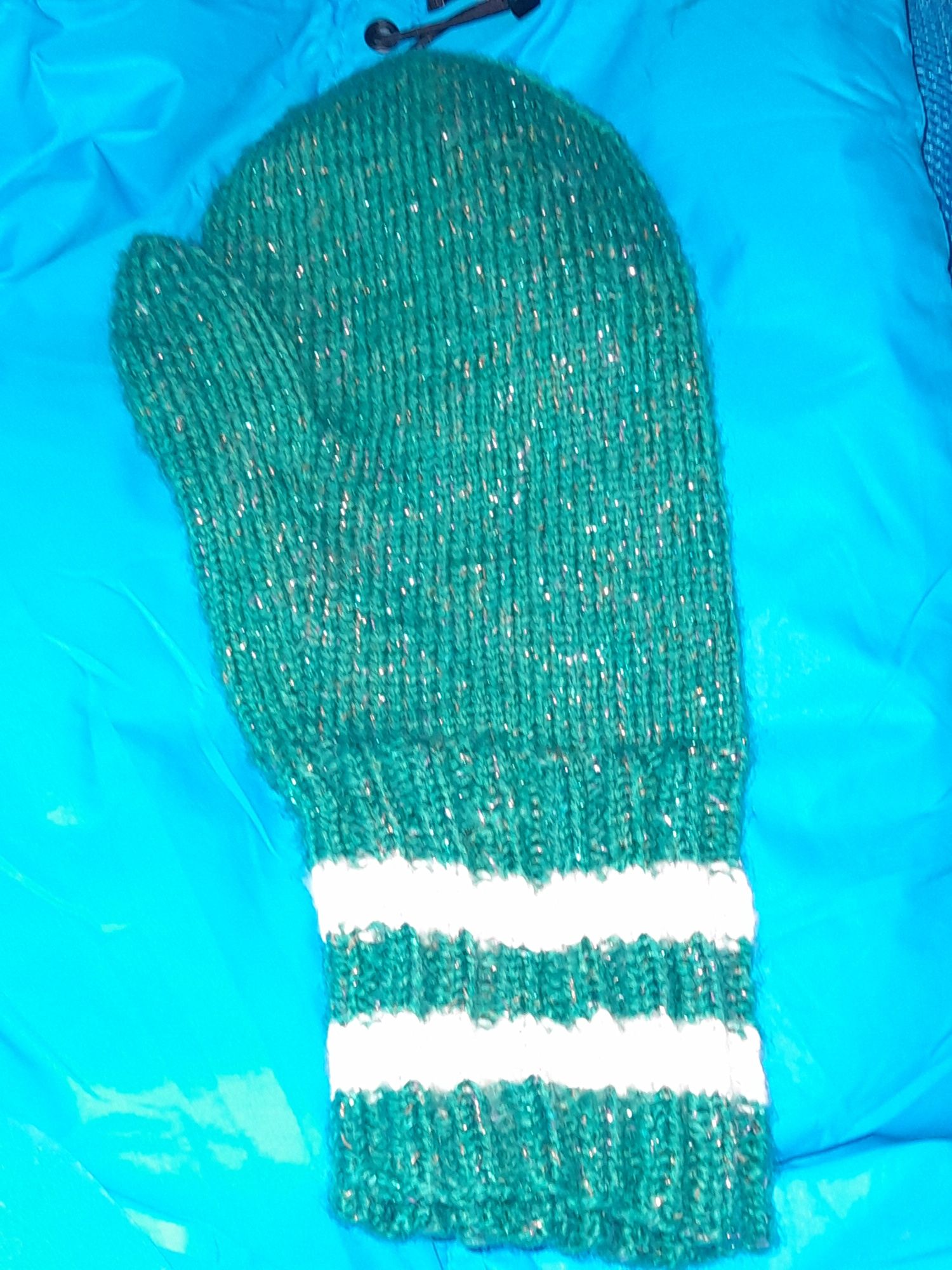Mănuși cu un deget tricotate manual