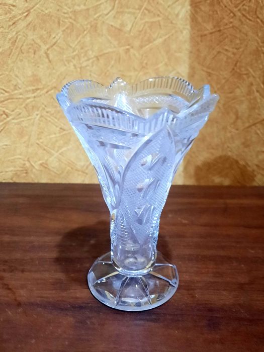 Красивая, Миниатюрная вазочка на ножке, винтаж