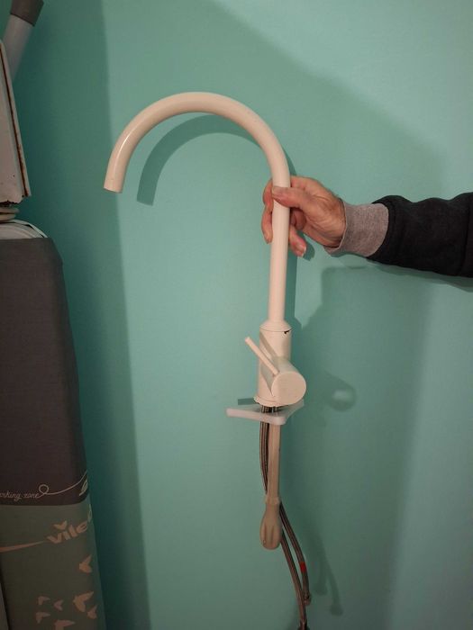 Бял смесител за кухненска мивка  Икея