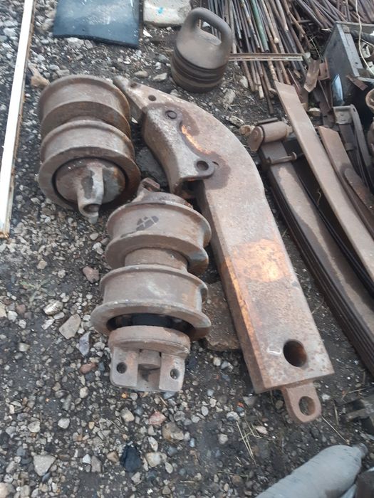 Продам ножарехлитель цена 170000 и катки на трактор цена 50000