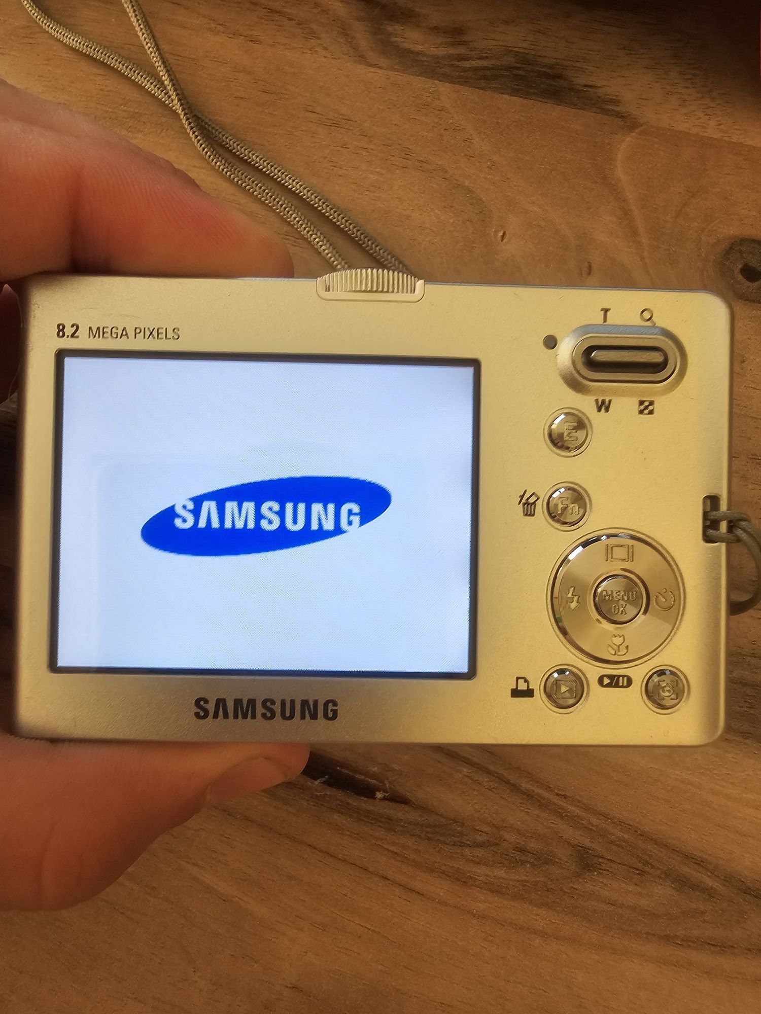Дигитална камерка Samsung M100 - 8.2MP + оригинална батерия + SD карта