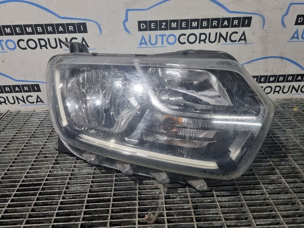 Far Dreapta Dacia Duster II 2018 - 2021 SUV 5 Usi (1181) Fara xenon PRINDERE RUPTA