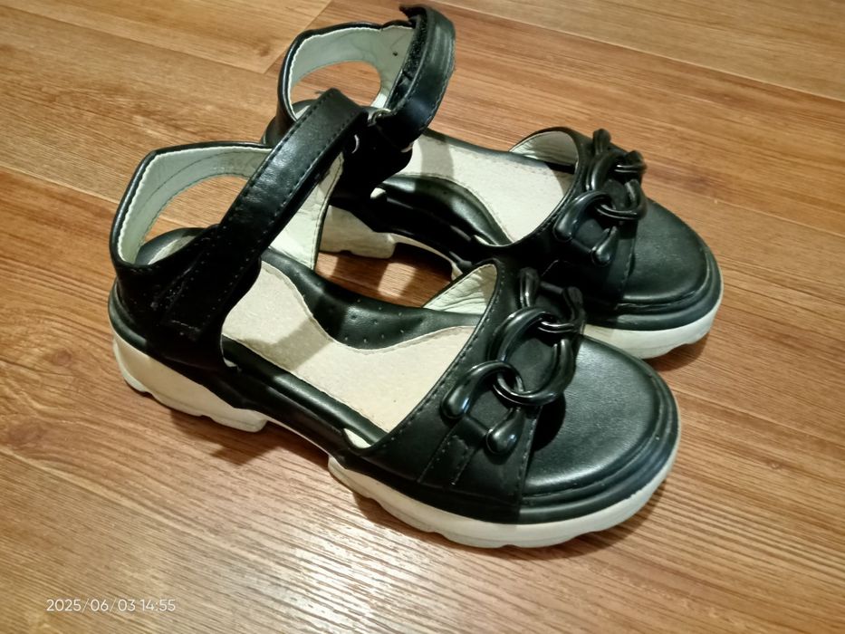 Босоножки на девочку 31р