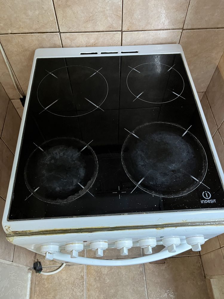 Готварска печка/Фурна- Indesit K3C51(W)