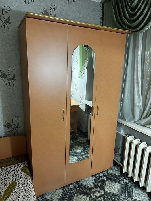 Продам шкаф,кровать,стол