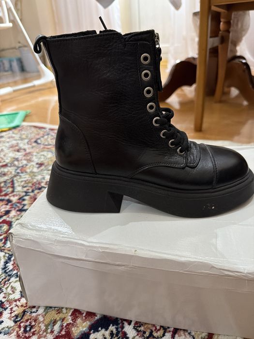 Продам ботинки новые