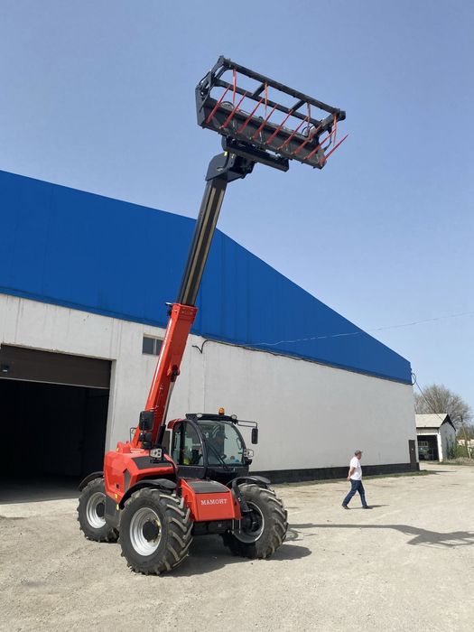 Погрузчик с телескопической стрелой 738