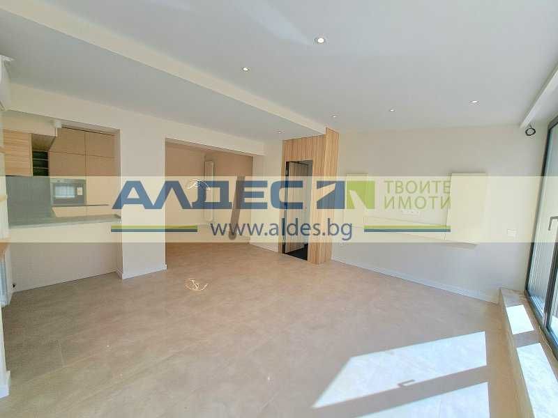 Продава се Тристаен апартамент в София, Център - 157 кв.м за 3185 €/кв.м - Снимка #2