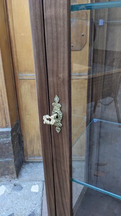 Две антикварные Витрины после качественной реставрации на выбор.