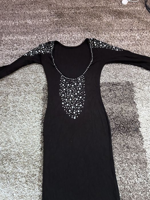 Рокля от трико с камъни