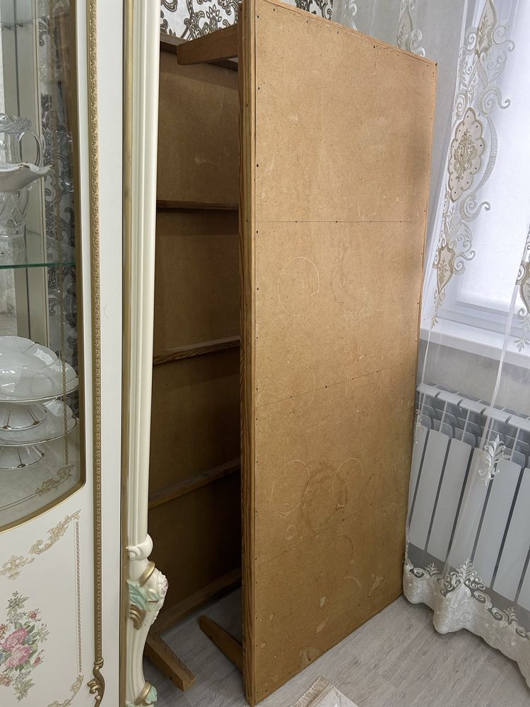Продам срочно стол