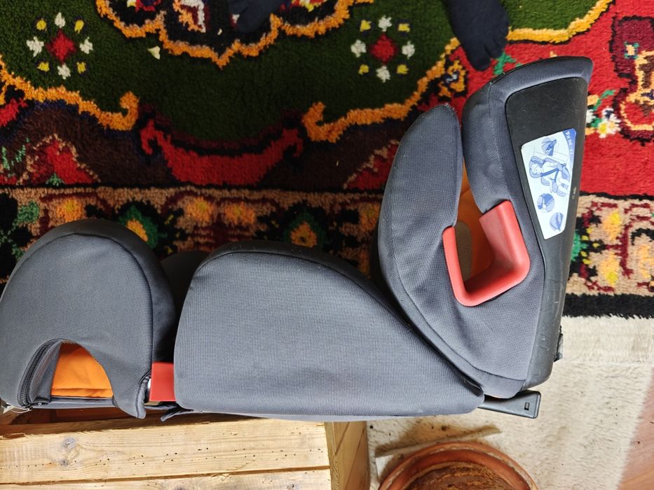 Детска седалка за кола Chicco artsana universal 15-36кг