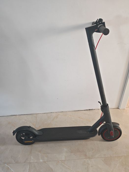 Trotineta electrica Mi Electric Scooter Pro cu încărcător original