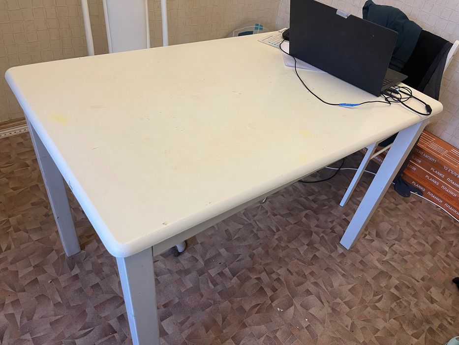 Кухонный гостиный стол