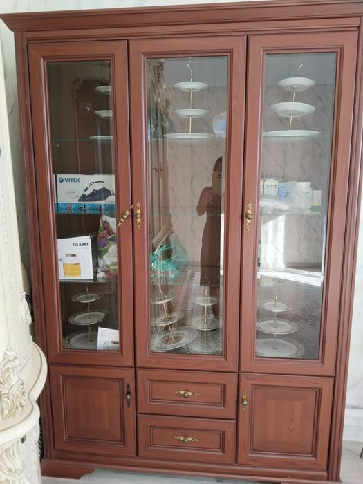 Сервант,в отличном состоянии