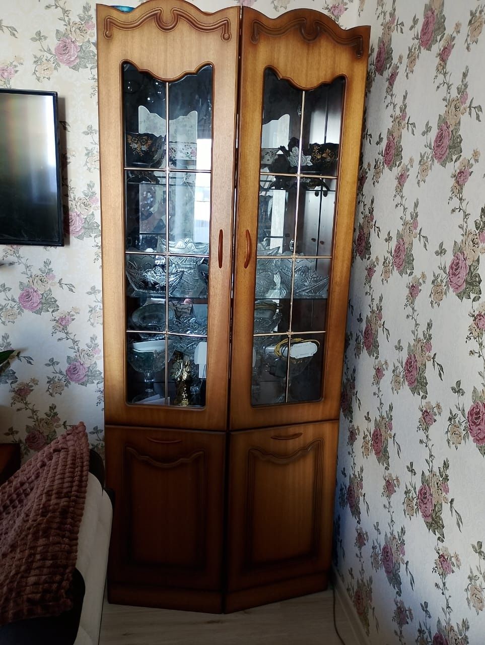 Сервант продам, состояние идеальный