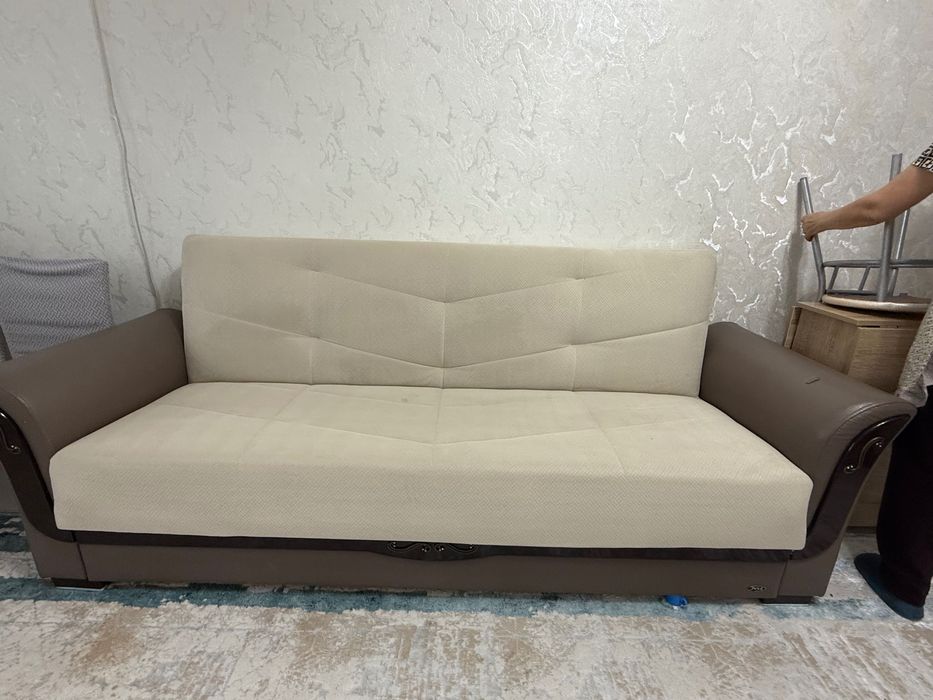 Продам диван в зал