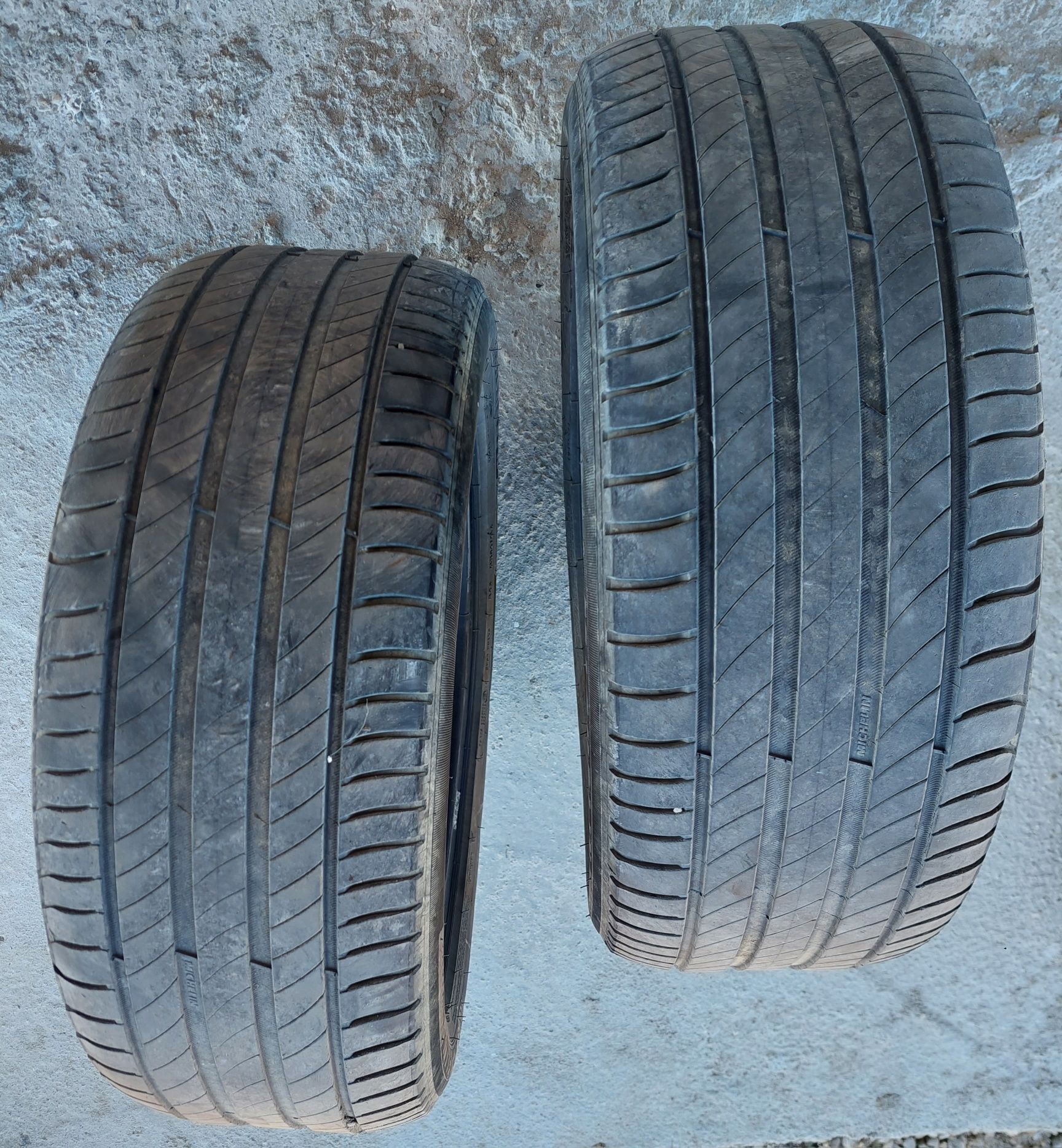 Vând 2 anvelope 215/50/R17 Michelin primacy 4 Vara