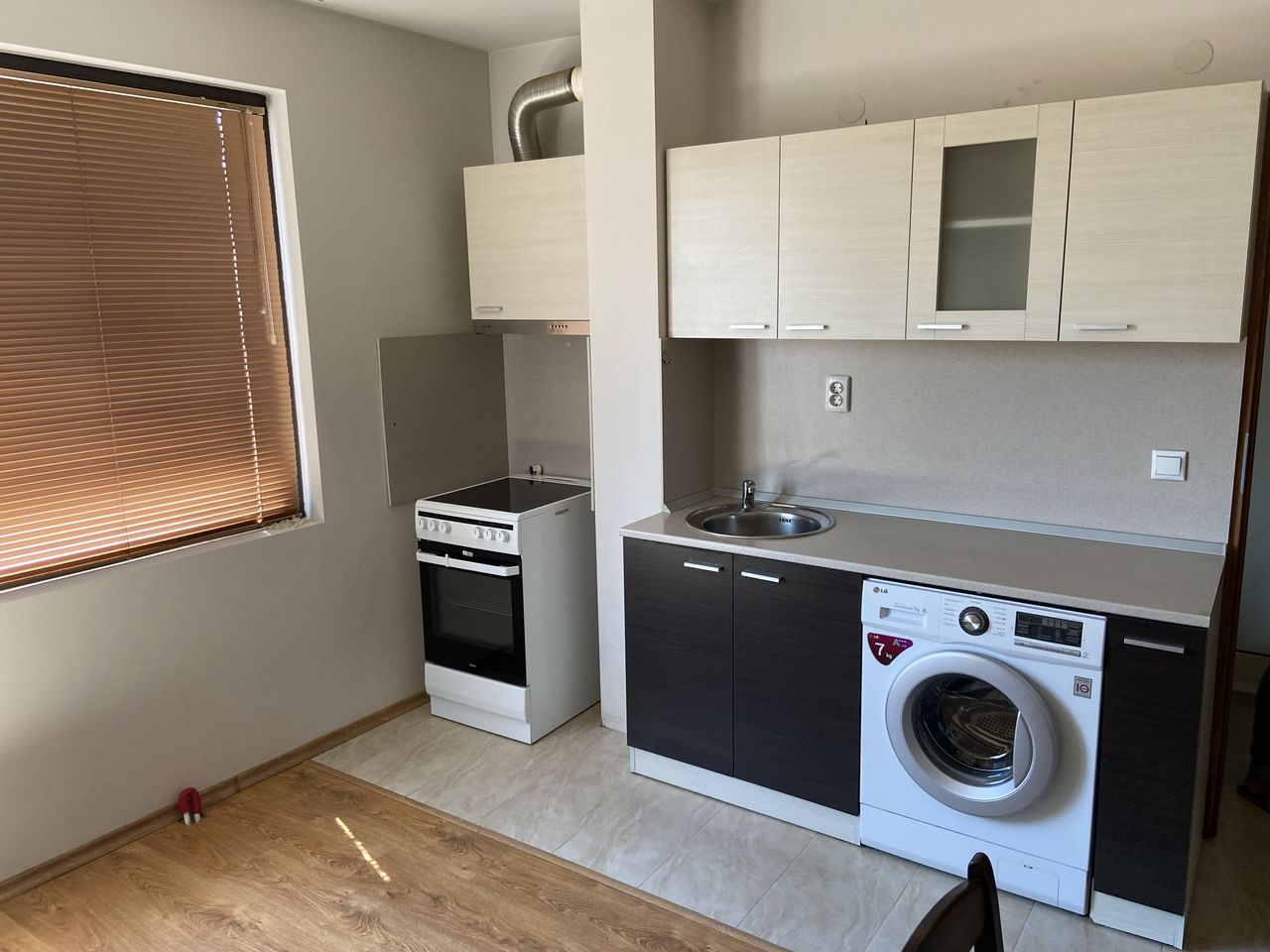 Дава се под наем Двустаен апартамент в София, Слатина - 64 кв.м за 459 € - Снимка #1