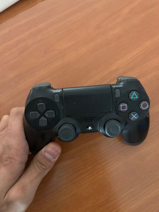 PlayStation 4 Standard 500 GB (negociabil)