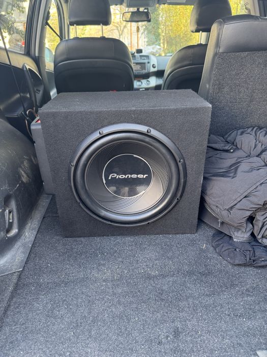 Бас каса pioner с усилвател pioner