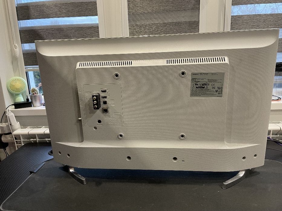 Teлевизор Samsung ue32j4510aw