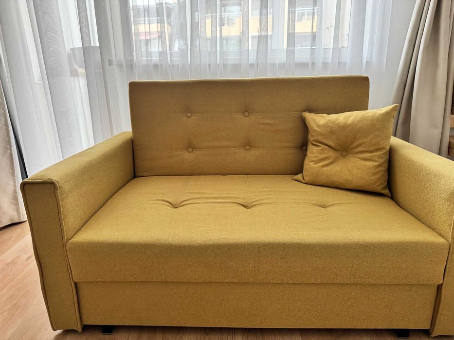 Двуместен разтегателен диван с ракла - Идеално състояние