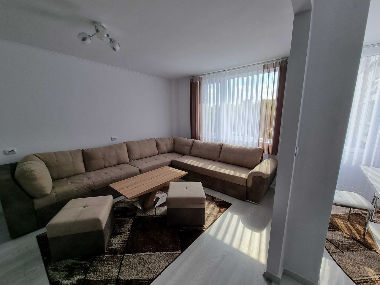 Дава се под наем Тристаен апартамент в Разград, Освобождение - 90 кв.м за 510 € - Снимка #3